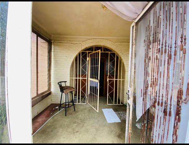 3 BEDROOM HOUSE FOR SALE IN KENILWORTH